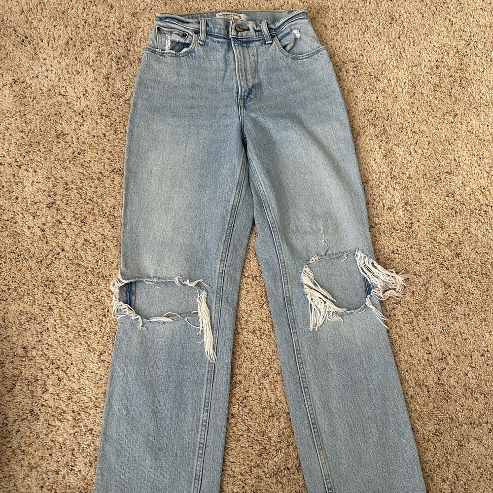 Abercrombie 90s straight leg jeans, size 0 short, light washed